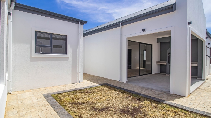 3 Bedroom Property for Sale in Sandbaai Western Cape